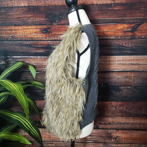 Shyanne XL Sweater Vest Faux Fur Beaded Embellished - Picture 6 of 11